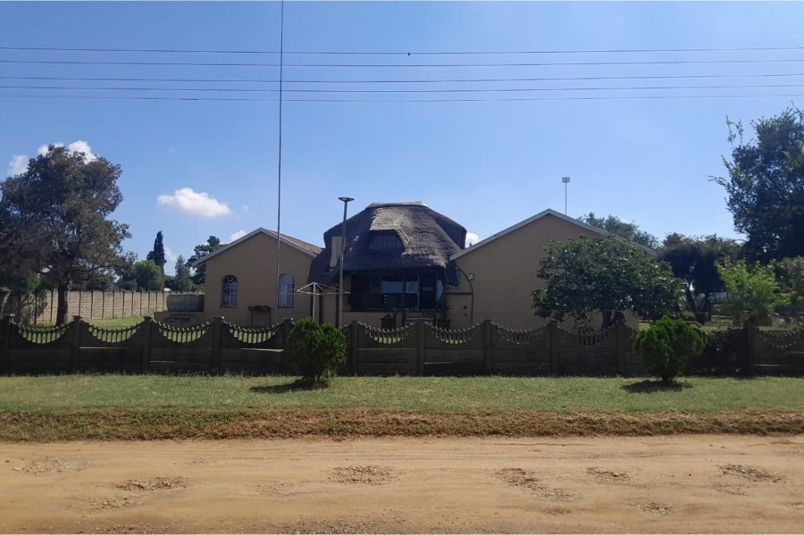 4 Bedroom Property for Sale in Deneysville Free State
